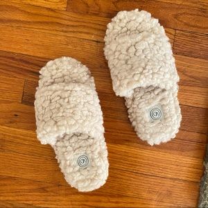 UO Suzi Faux Sherpa Slip On Slipper - S